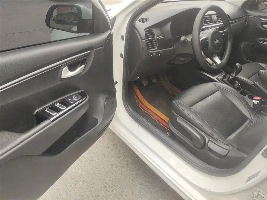 Kia K2 2017 Sedan 1.4L MT 15th Anniversary Special Edition GLS купить на сайте DeffCars