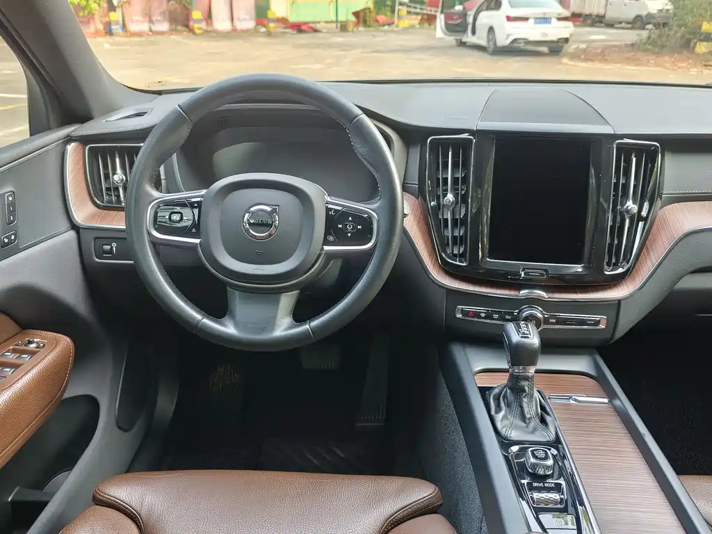 Volvo XC60 2021 T5 four-wheel drive Zhiyuan Deluxe Edition купить на сайте DeffCars