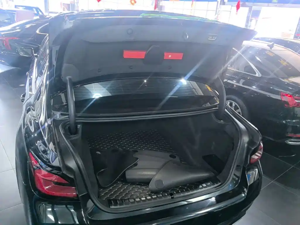 BMW 5 Series 2023 530Li Leading M Sports Package купить на сайте DeffCars