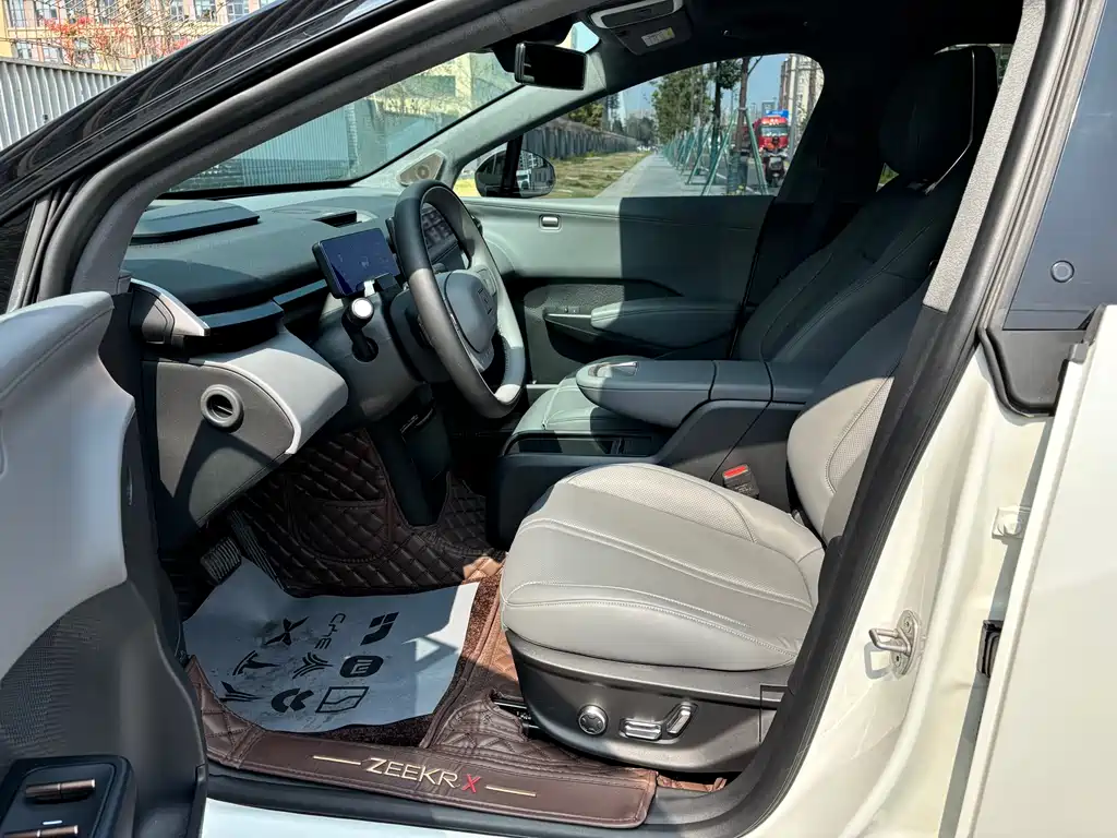 Jikrypton X 2023 rear-wheel drive YOU version 4 seats купить на сайте DeffCars