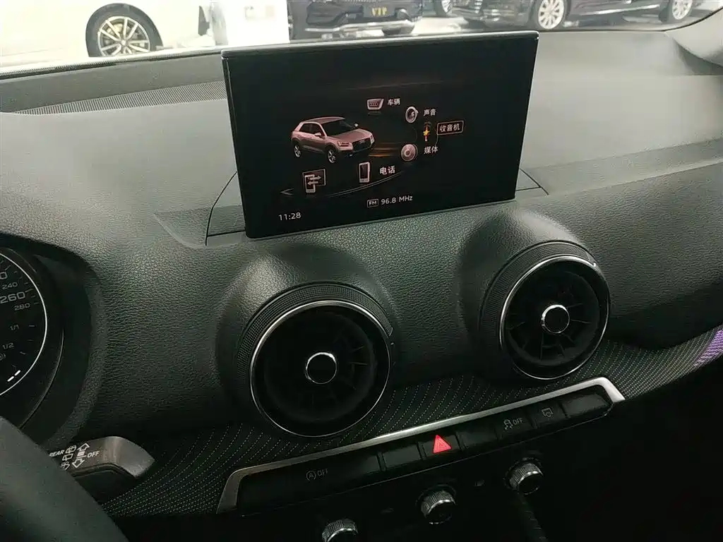 Audi Q2L 2018 35 TFSI launches exclusive version, National VI купить на сайте DeffCars