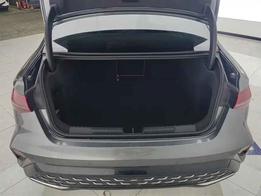 Audi A3 2025 A3L Limousine 35TFSI Flying Spur Exclusive купить на сайте DeffCars