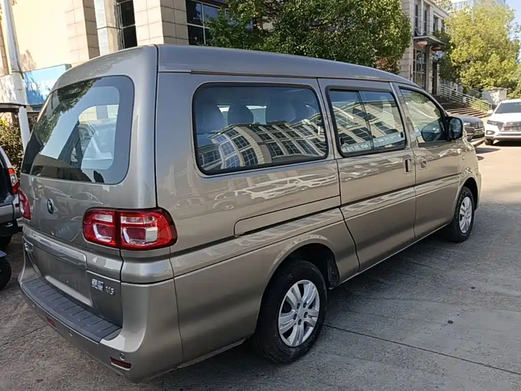 Lingzhi 2024 M5L 1.5T manual basic model 7 seats купить на сайте DeffCars
