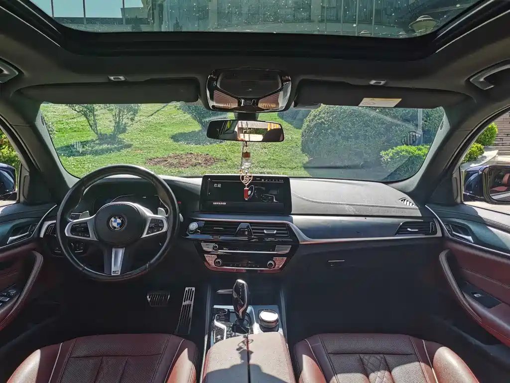 BMW 5 Series 2022 530Li Leading M Sports Package купить на сайте DeffCars