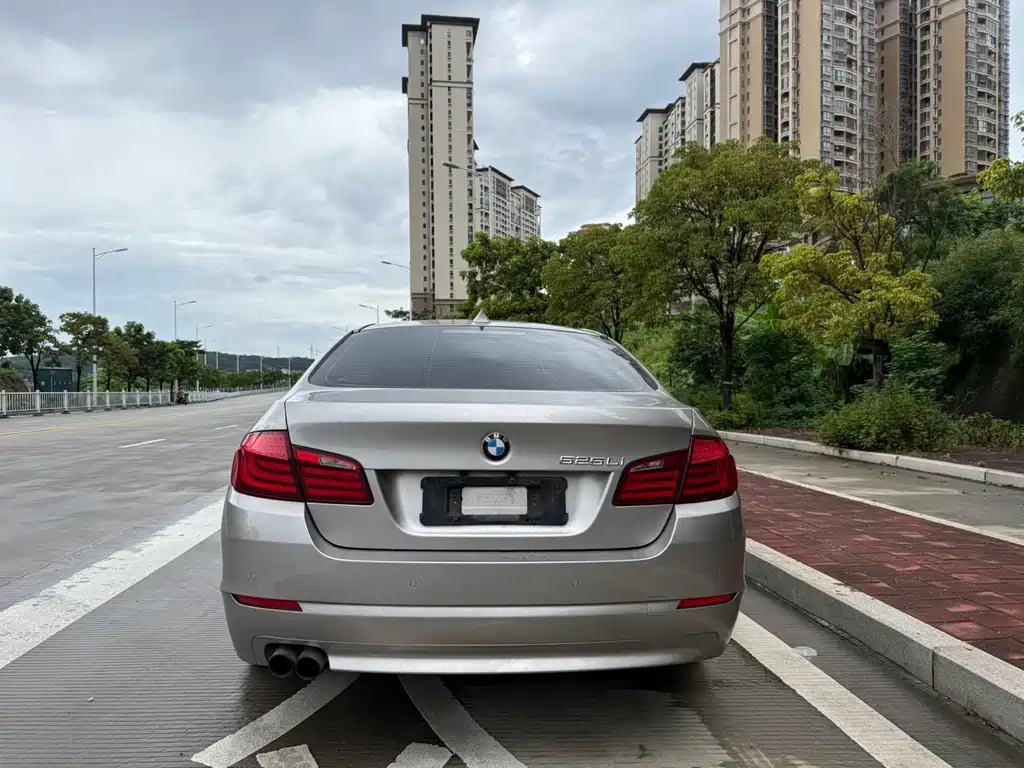 BMW 5 Series 2013 525Li Leading купить на сайте DeffCars