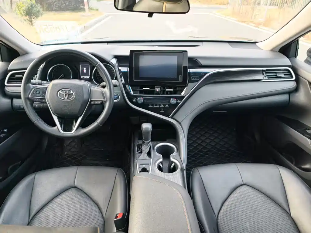 Camry 2023 2.0GVP Leading Edition купить на сайте DeffCars