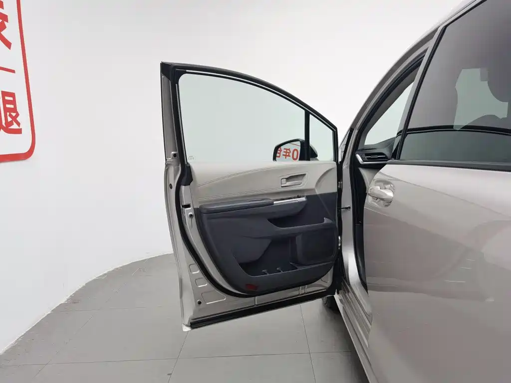 SIENNA 2023 2.5L Hybrid Comfort Edition купить на сайте DeffCars