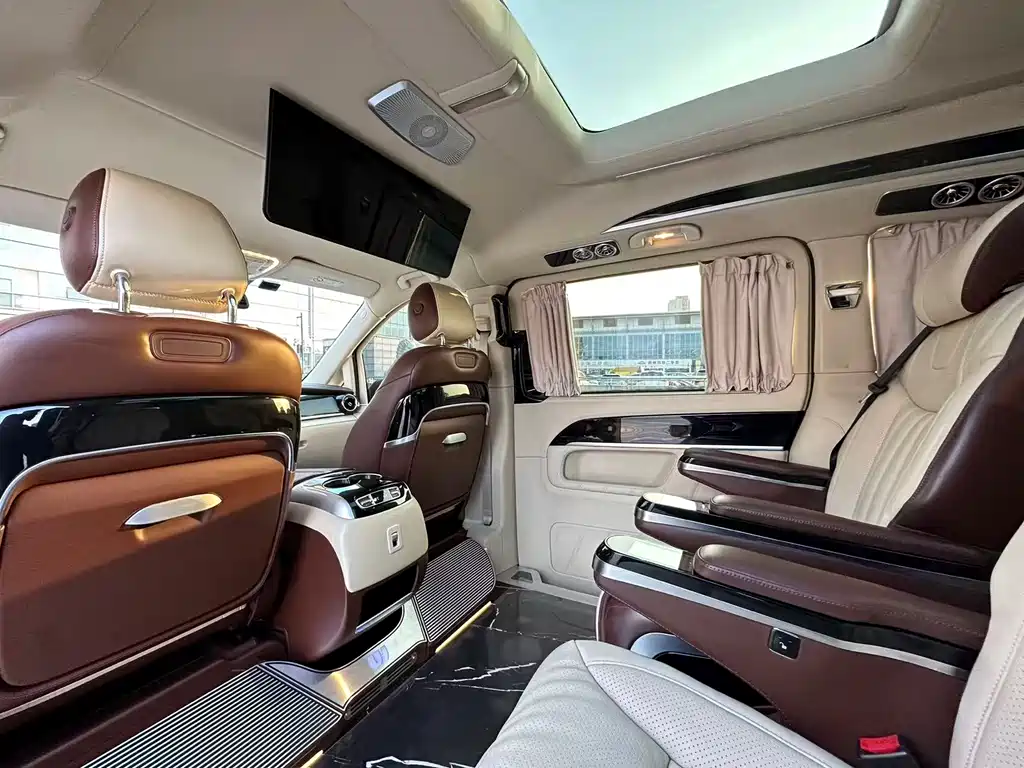 Mercedes-Benz V-Class 2022 V 260 L Long Wheelbase Premium Edition купить на сайте DeffCars