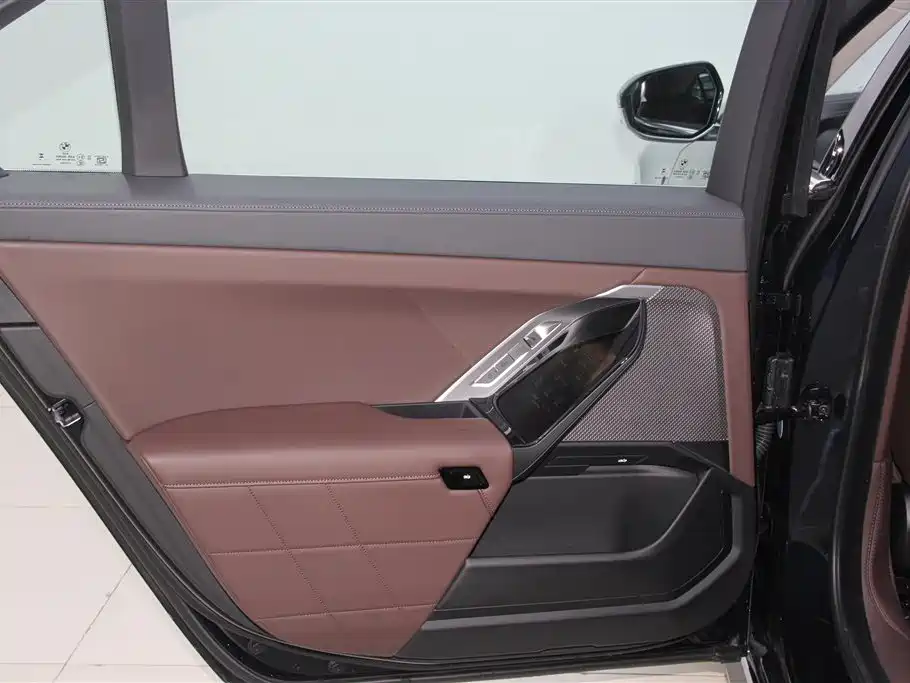 BMW 7 Series 2023 740Li Leading M Sports Package купить на сайте DeffCars