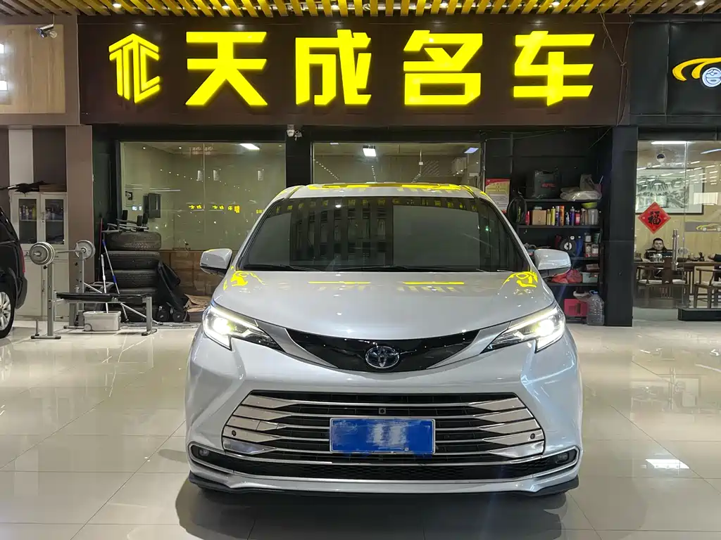 SIENNA 2023 2.5L Hybrid Premium Edition купить на сайте DeffCars
