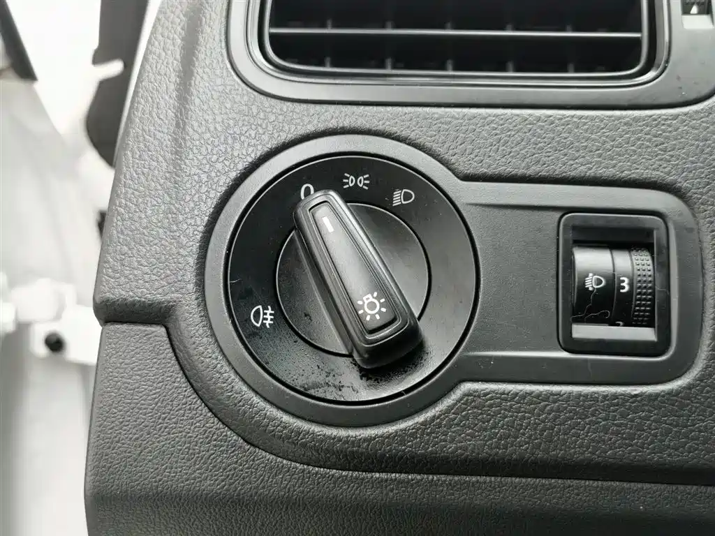 Polo 2018 1.5L automatic safe driving model купить на сайте DeffCars