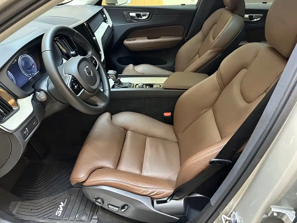 Volvo XC60 2020 T5 four-wheel drive Zhiyuan Deluxe Edition купить на сайте DeffCars