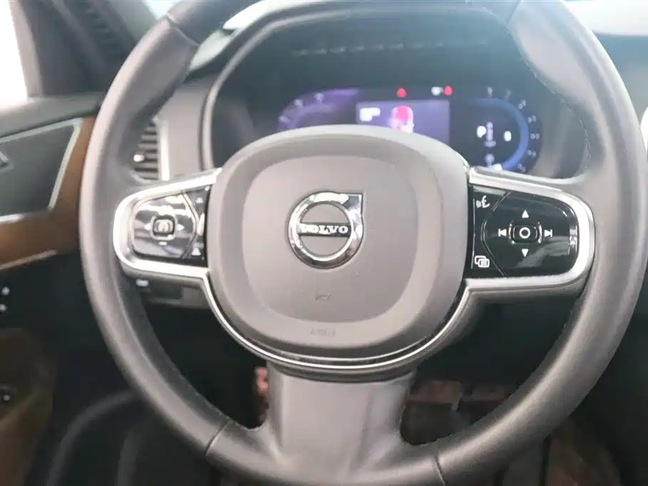 Volvo XC90 2024 B5 Smart Deluxe Edition 5-seater купить на сайте DeffCars