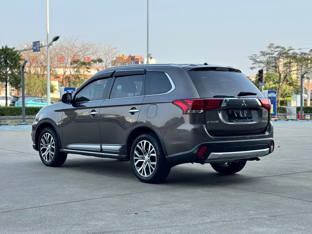 Outlander 2016 2.4L four-wheel drive elite version 5 seats купить на сайте DeffCars