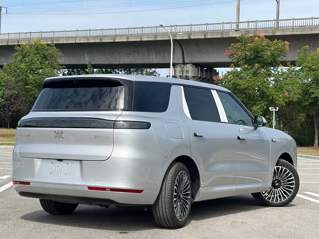 Zhiji LS8 2026 66 Ultra technology flagship large five-seater купить на сайте DeffCars