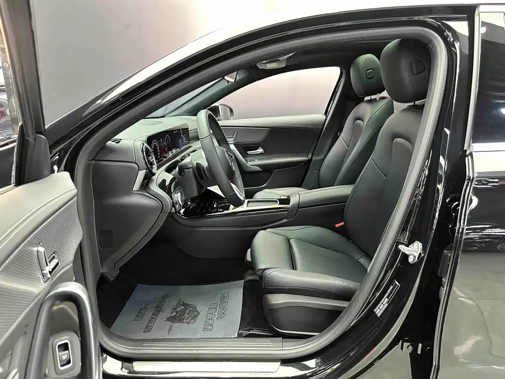 Mercedes-Benz A-Class 2023 A 180 L купить на сайте DeffCars