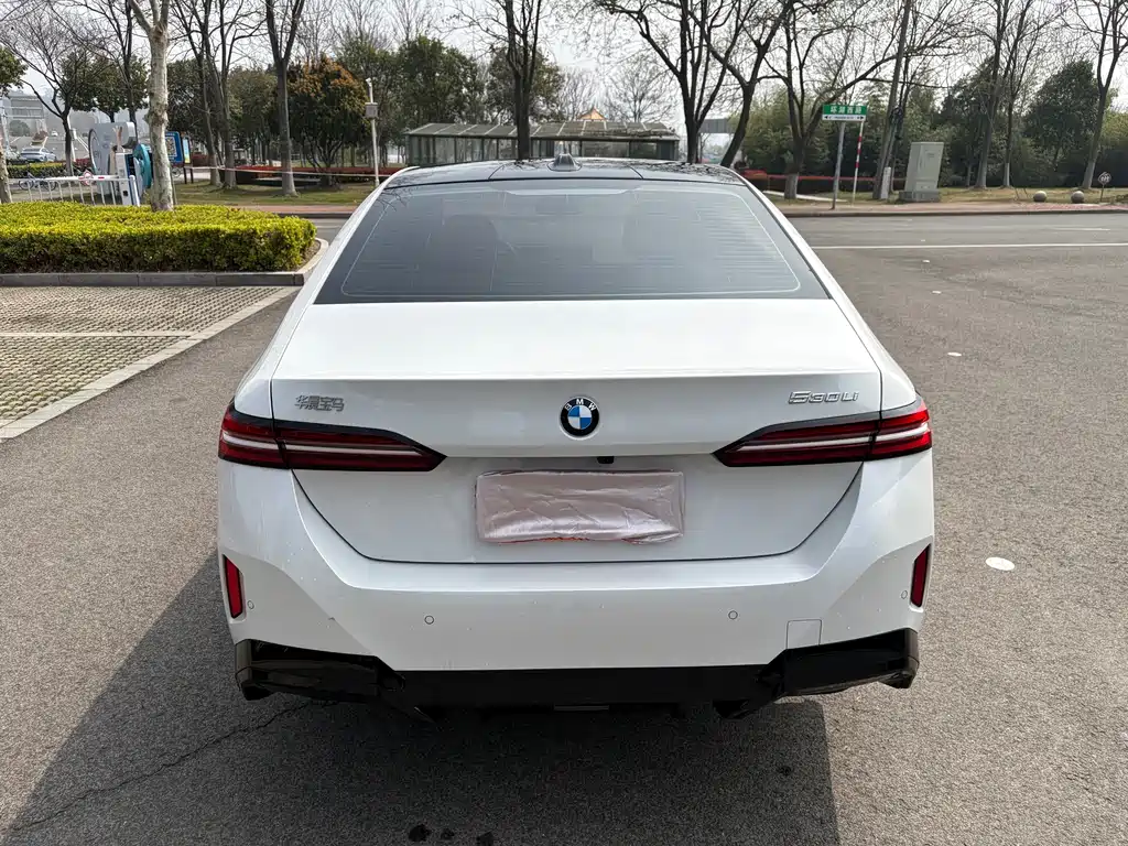 BMW 5 Series 2025 530Li Leading M Sports Package купить на сайте DeffCars
