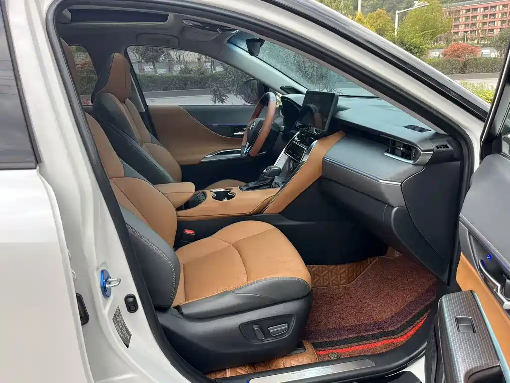 Vesa 2022 2.0L CVT two-wheel drive premium version купить на сайте DeffCars