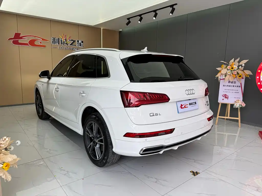 Audi Q5L 2018 40 TFSI enjoys fashionable style, National VI купить на сайте DeffCars