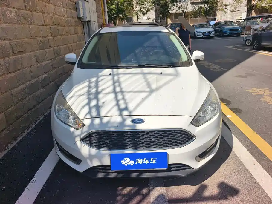 Focus 2015 Hatchback EcoBoost 180 Automatic Elite купить на сайте DeffCars