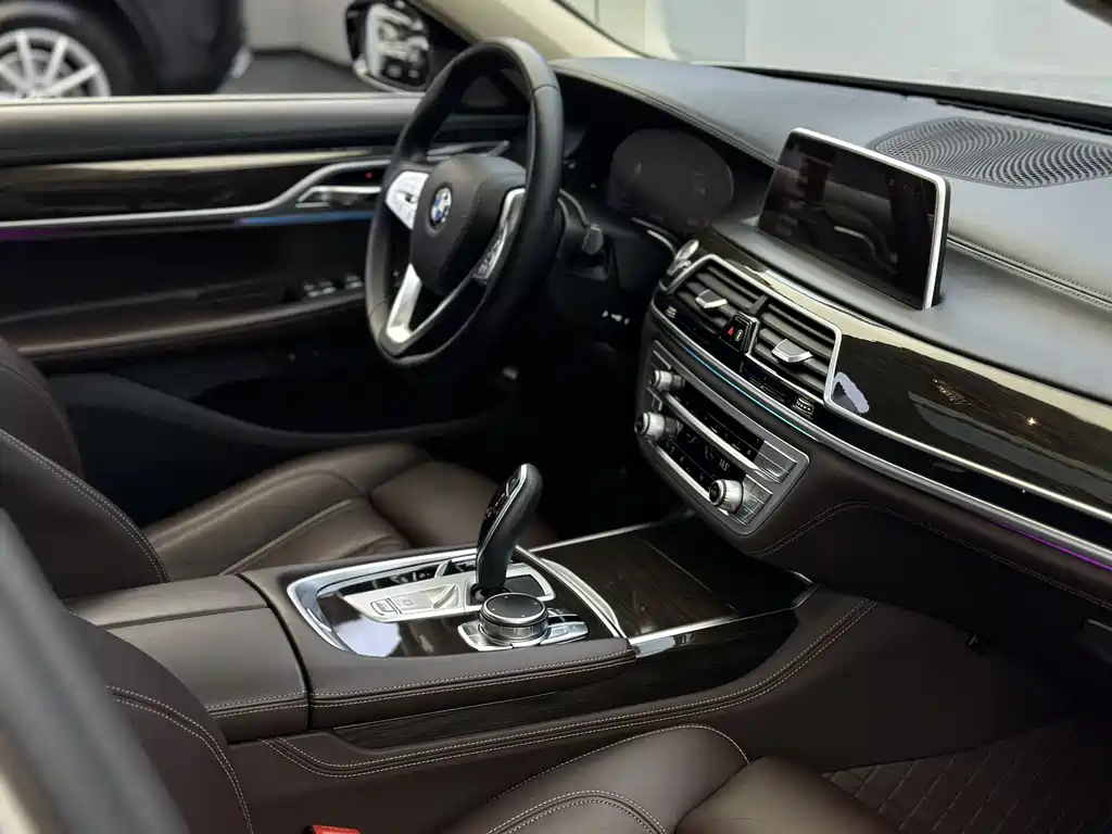 BMW 7 Series 2019 730Li Luxury Package купить на сайте DeffCars
