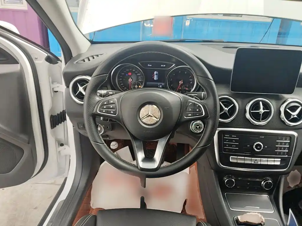Mercedes-Benz GLA 2018 GLA 200 Dynamic купить на сайте DeffCars