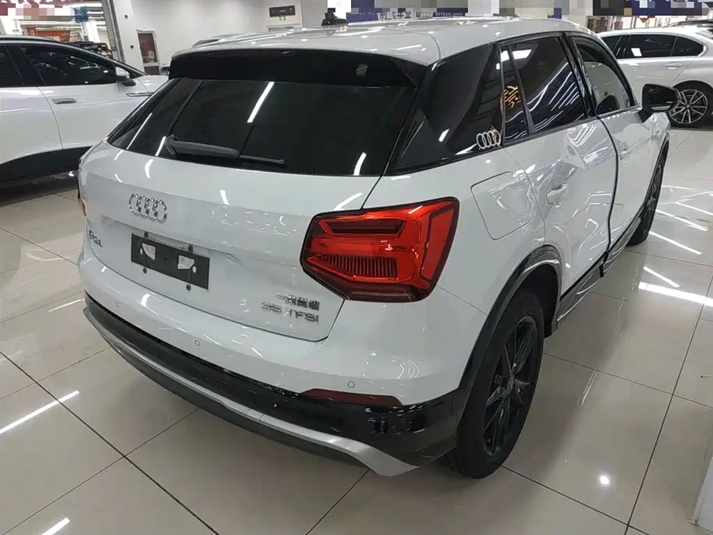 Audi Q2L 2018 35 TFSI launches exclusive version, National VI купить на сайте DeffCars