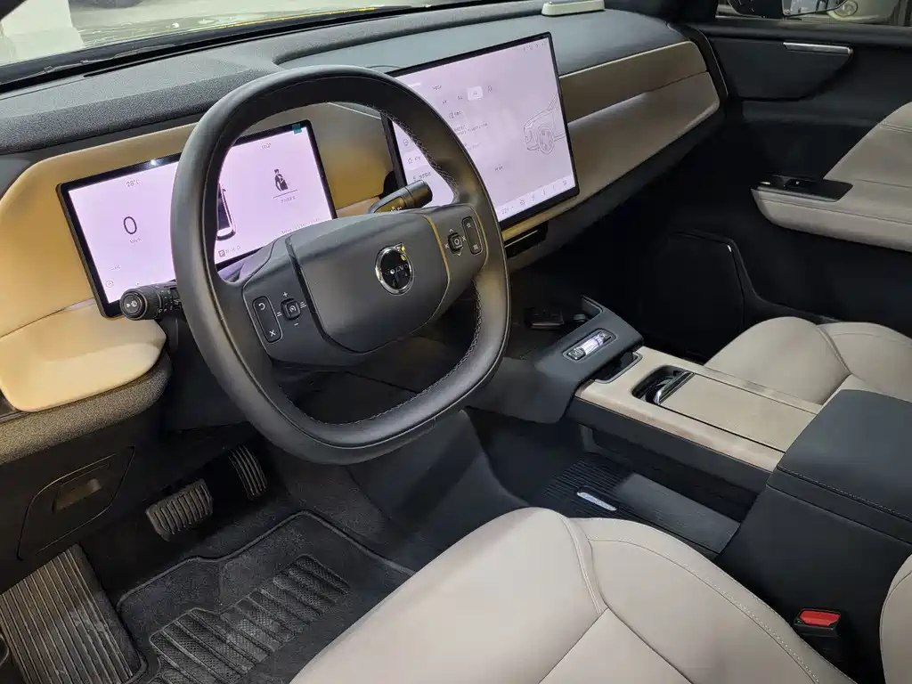 Volvo XC70 plug-in hybrid 2026 model four-wheel drive super long range Core купить на сайте DeffCars
