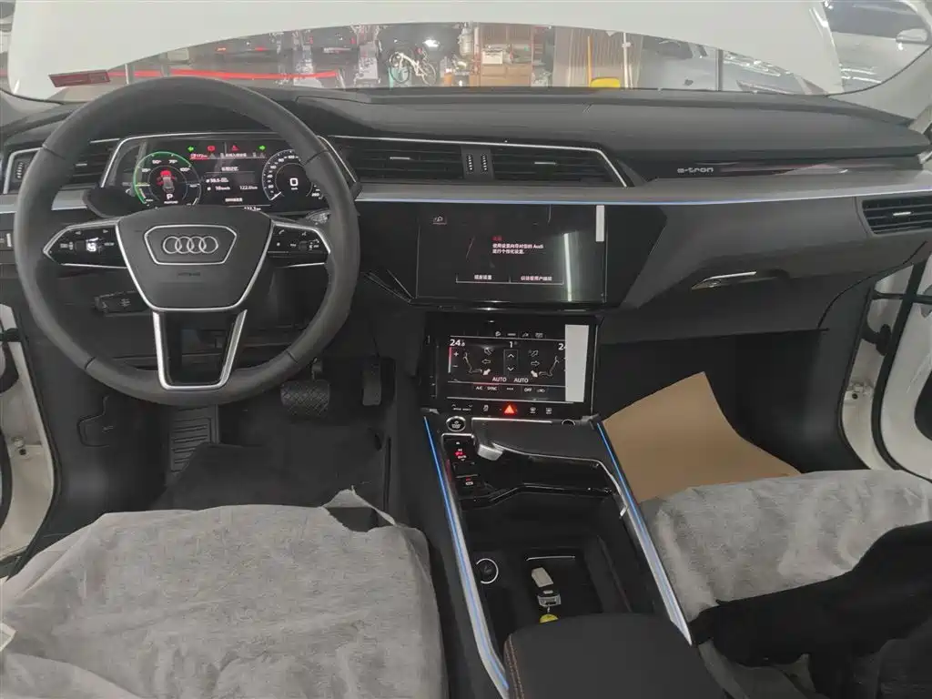 Audi e-tron 2021 50 quattro luxury model купить на сайте DeffCars