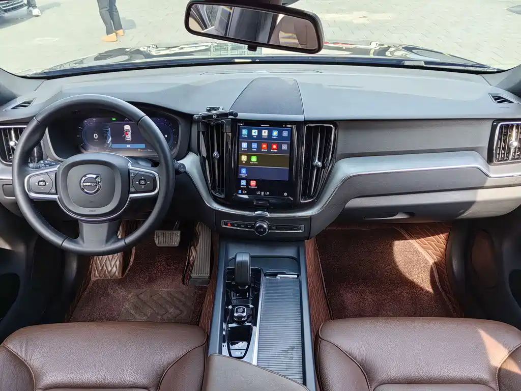 Volvo XC60 2024 B5 four-wheel drive Zhiyi Luxury Edition купить на сайте DeffCars