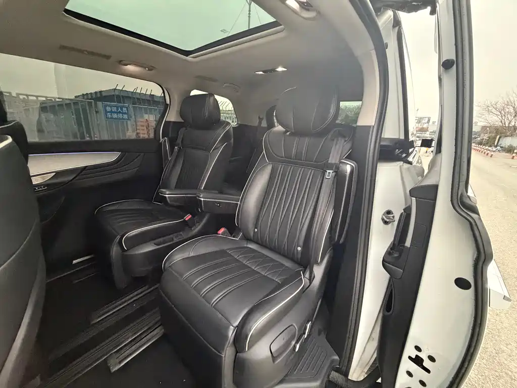 Roewe iMAX8 2021 400TGI Ultimate Edition купить на сайте DeffCars