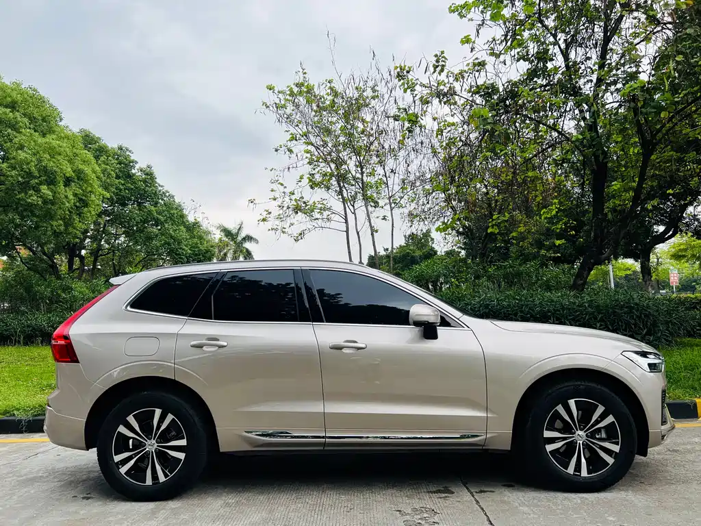 Volvo XC60 2025 B5 four-wheel drive Zhiyi Luxury Edition купить на сайте DeffCars