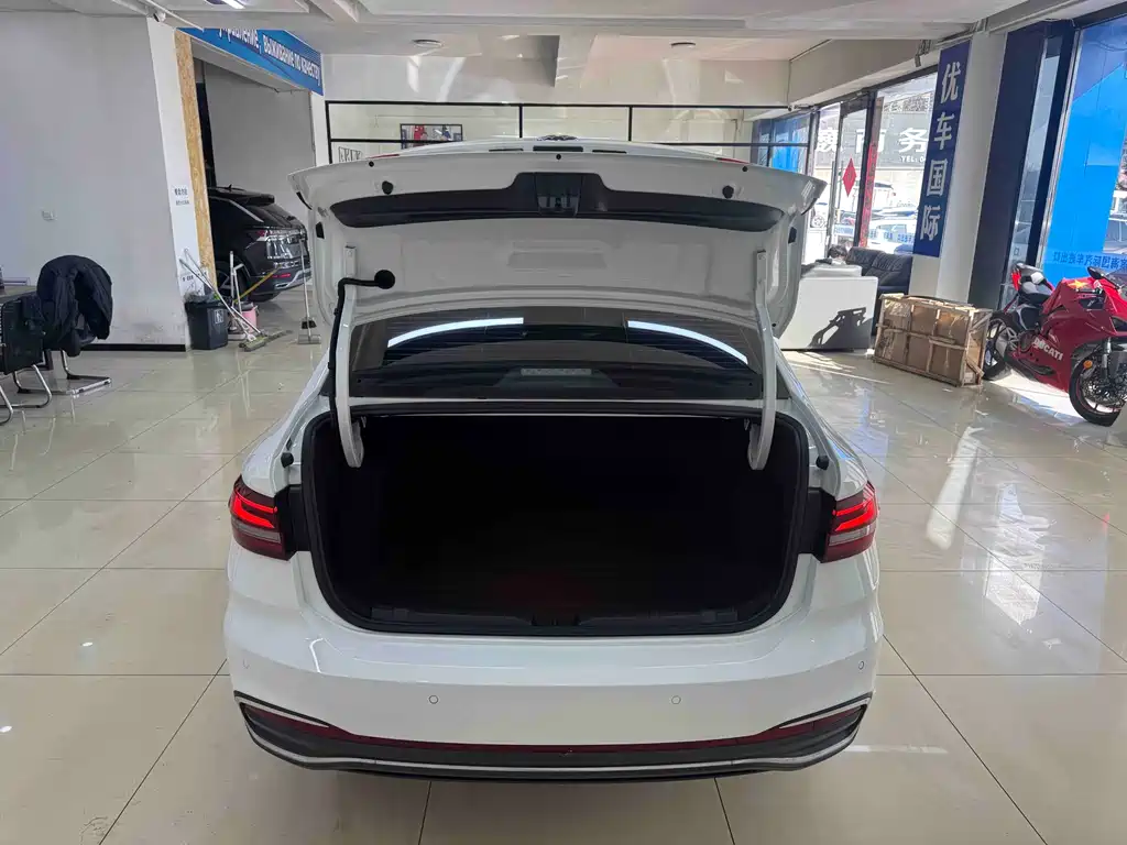 Lavida 2023 1.5L automatic 5 million version купить на сайте DeffCars