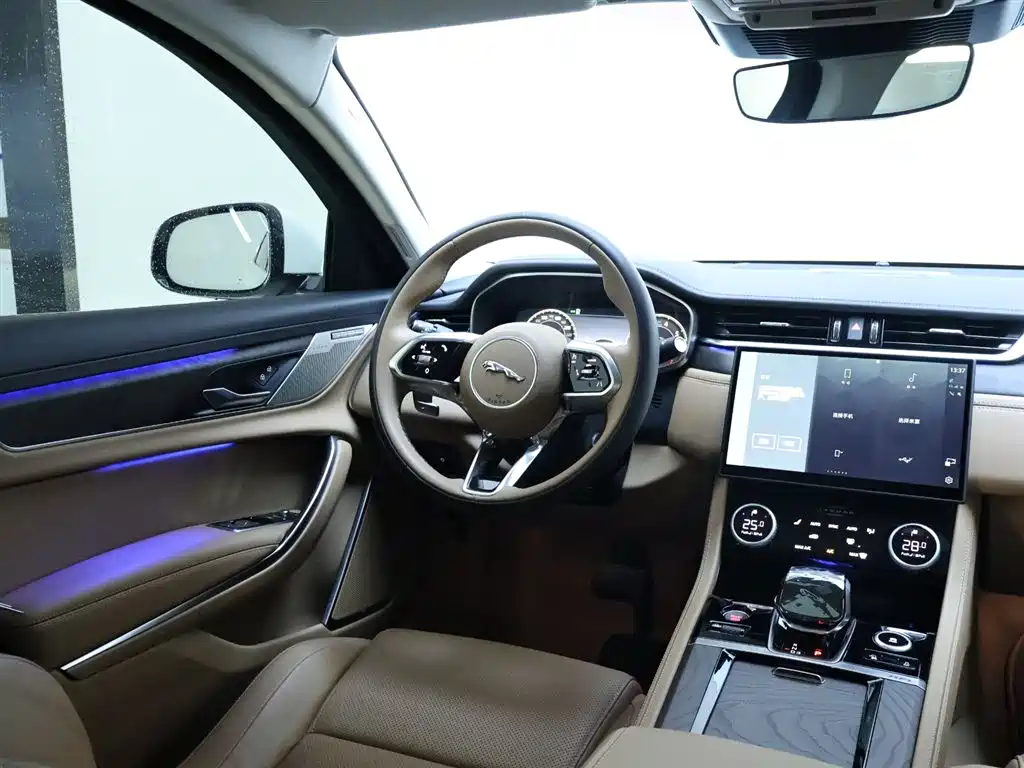 Jaguar XFL 2024 2.0T P250 two-wheel drive exclusive luxury version купить на сайте DeffCars