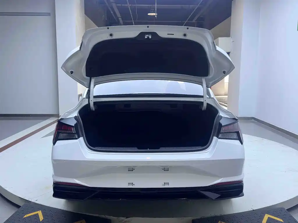 Elantra 2022 1.5L CVT LUX Premium Edition купить на сайте DeffCars