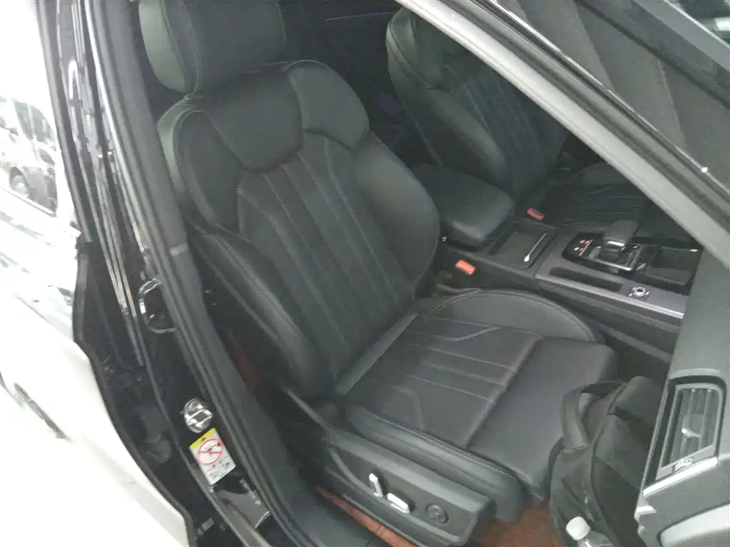 Audi Q5L 2024 40 TFSI Fashionable and Dynamic купить на сайте DeffCars
