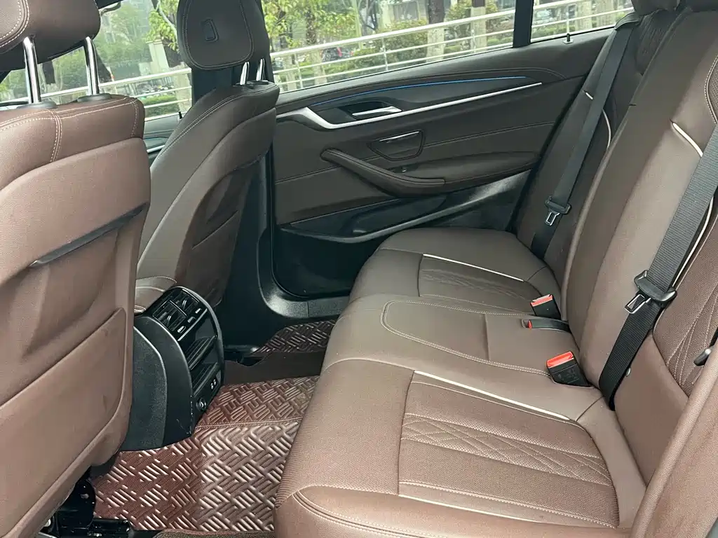 BMW 5 Series New Energy 2022 535Le M Sports Package купить на сайте DeffCars
