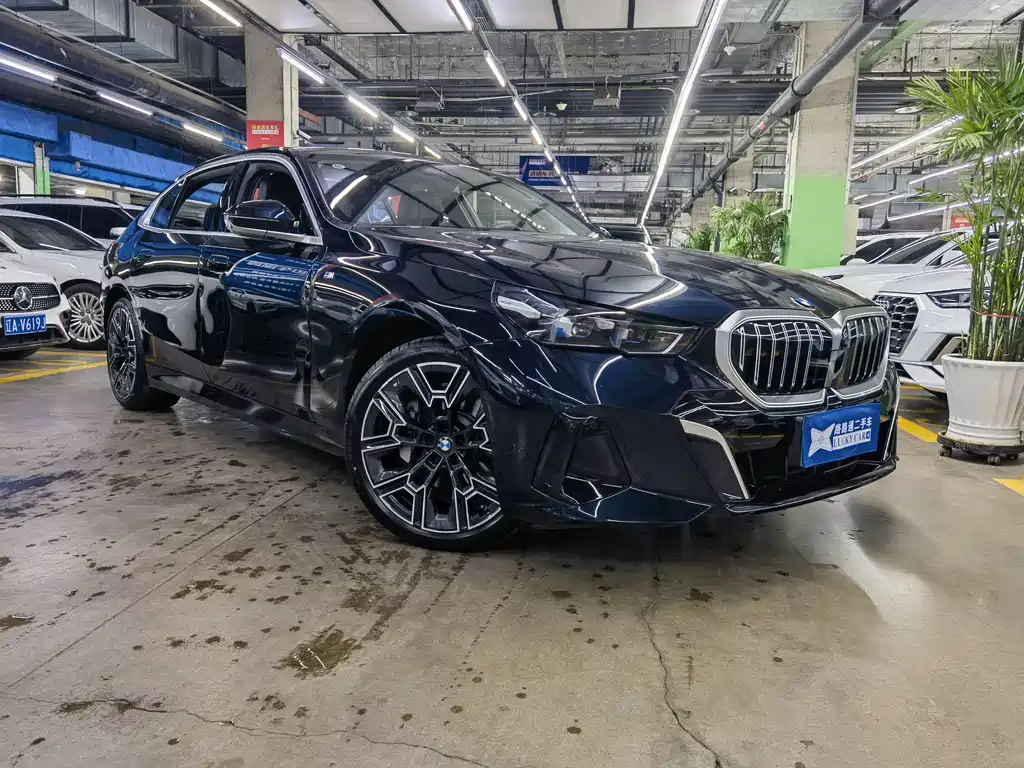 BMW 5 Series 2025 530Li Exclusive M Sports Package купить на сайте DeffCars