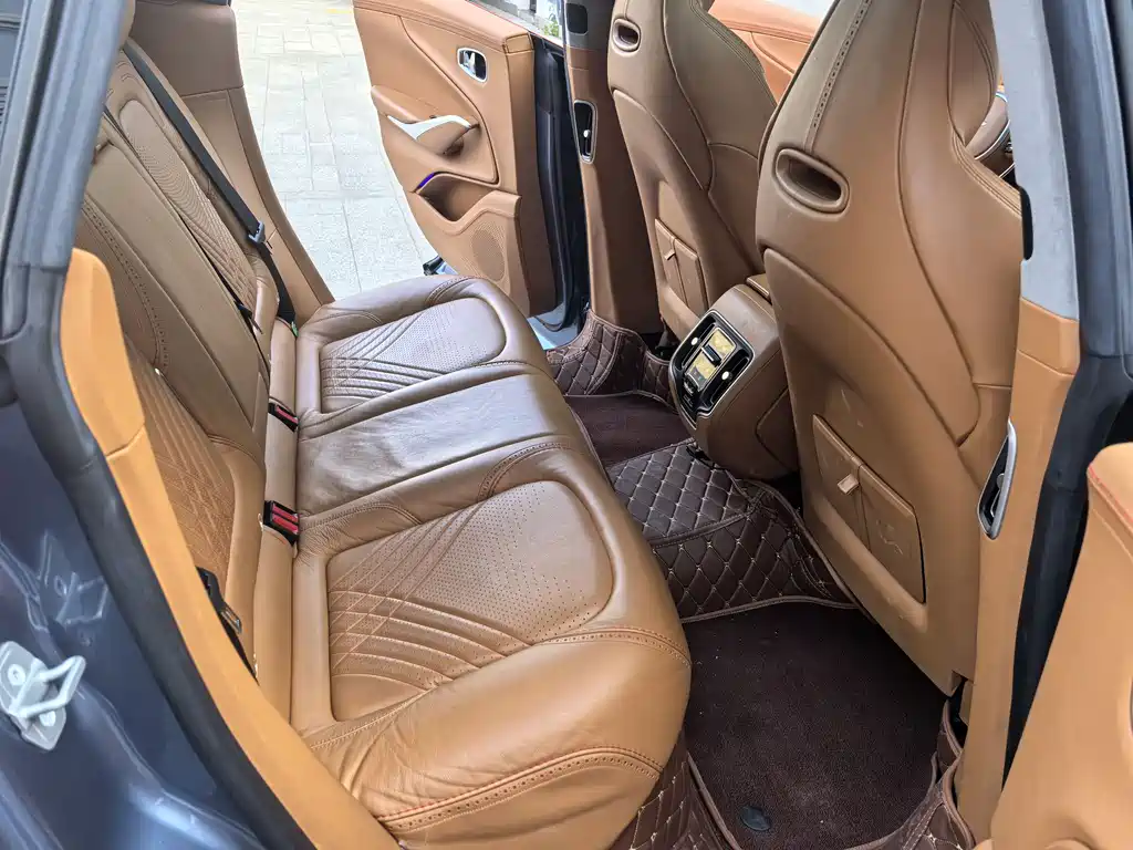 Aston Martin DBX 2022 4.0T V8 купить на сайте DeffCars