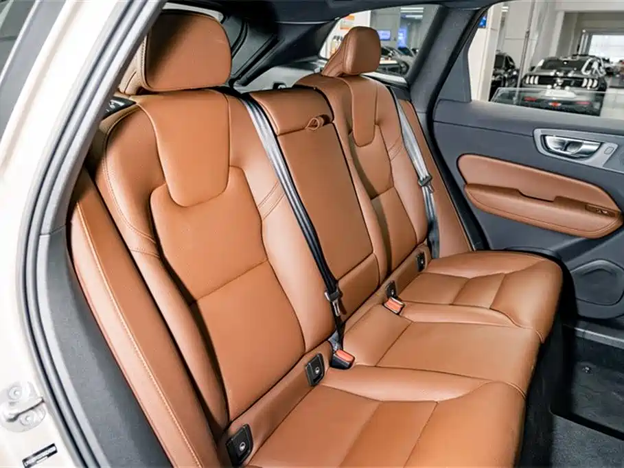 Volvo XC60 2025 B5 four-wheel drive Zhiyuan luxury version купить на сайте DeffCars