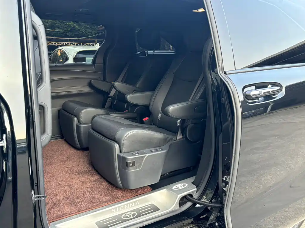SIENNA 2023 2.5L Hybrid Premium Edition купить на сайте DeffCars