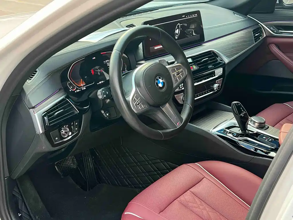 BMW 5 Series 2023 530Li Leading M Sports Package купить на сайте DeffCars