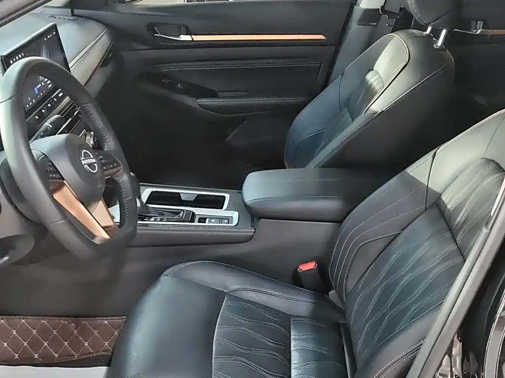 Teana 2025 2.0L SV Black Gold Edition купить на сайте DeffCars