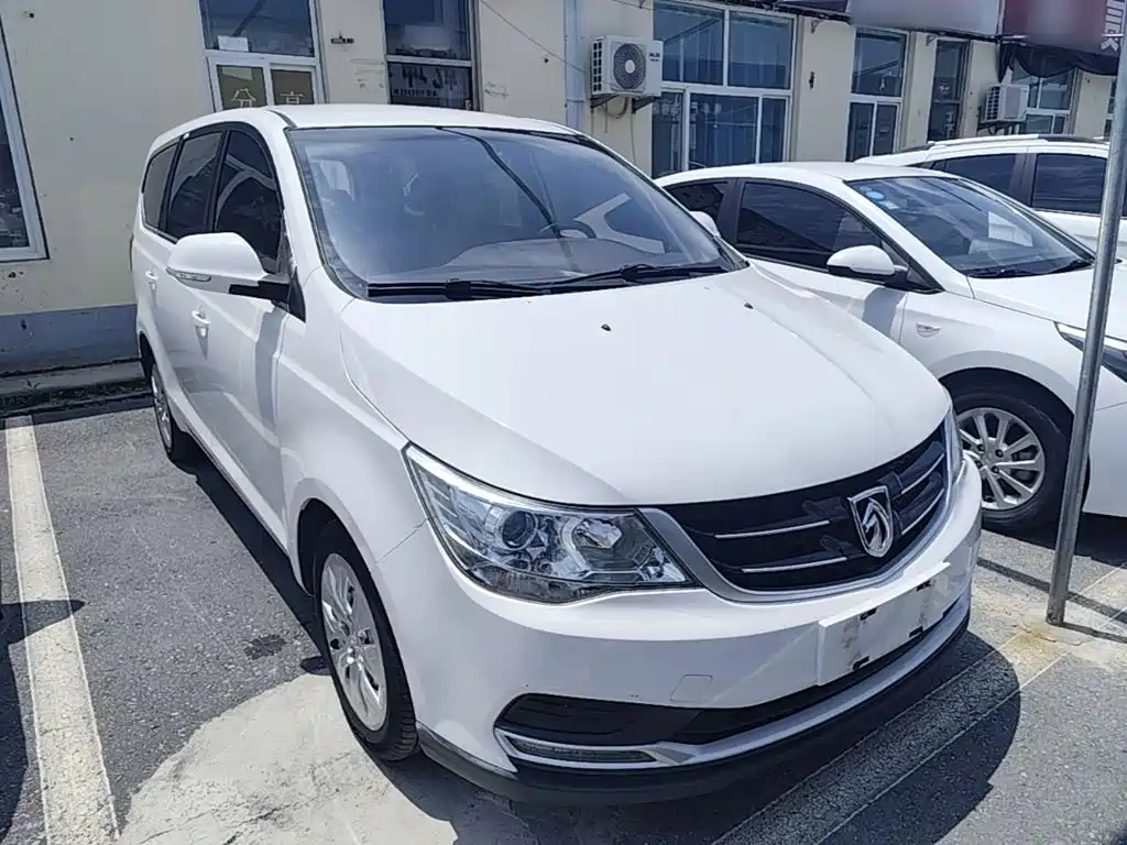 Baojun 730 2016 facelift 1.5L manual standard 7 seats National V купить на сайте DeffCars