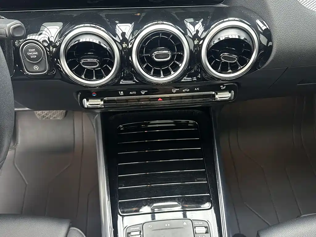 Mercedes GLA 2022 180 купить на сайте DeffCars