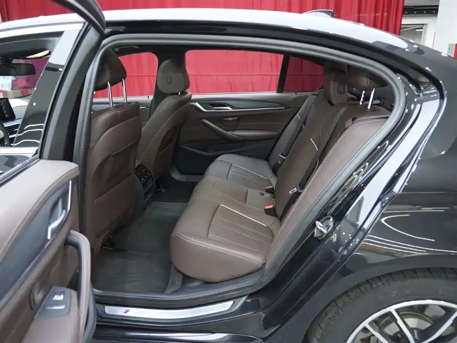 BMW 5 Series New Energy 2022 Model 2 535Le M Sports Package купить на сайте DeffCars