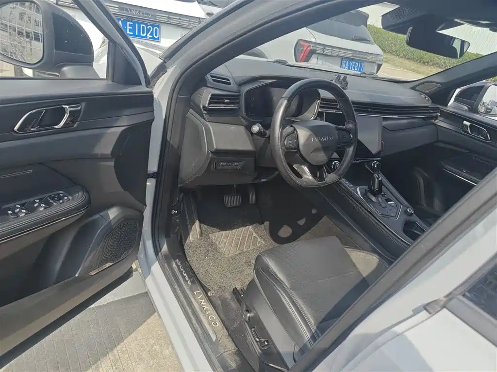 Lynk & Co 01 2023 1.5TD EM-F PM купить на сайте DeffCars