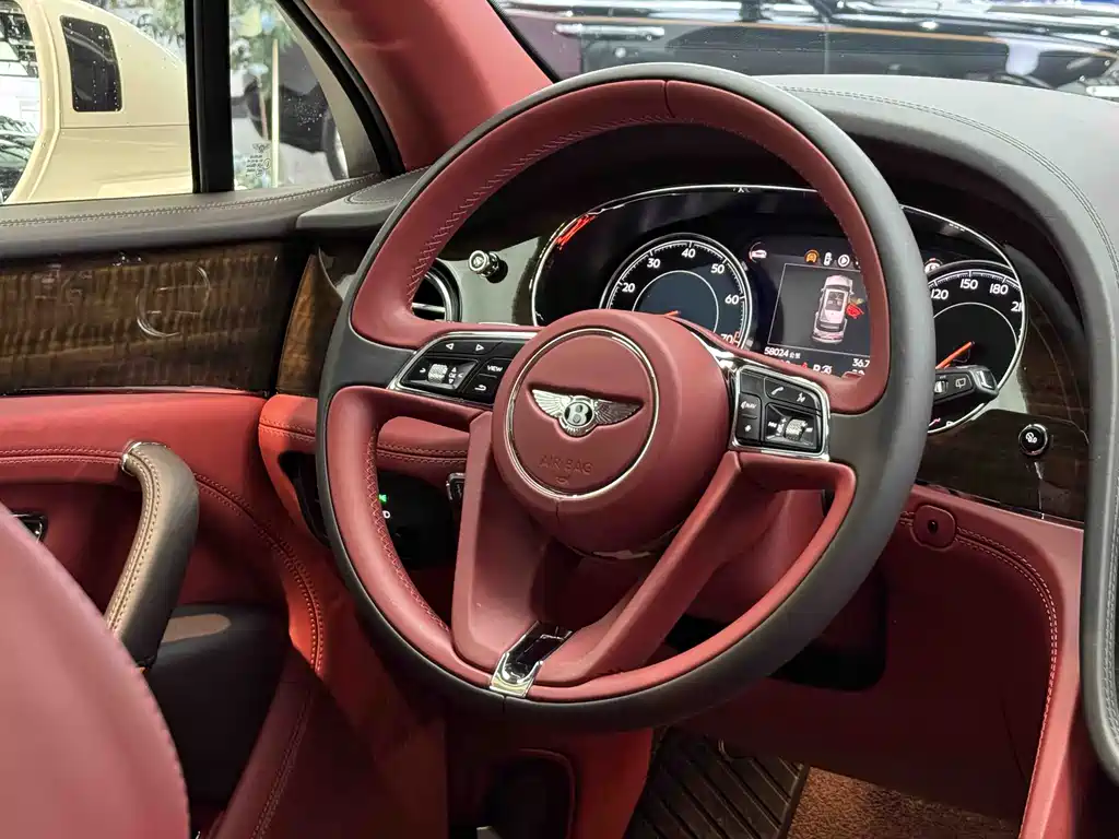 Bentayga 2018 4.0T V8 купить на сайте DeffCars
