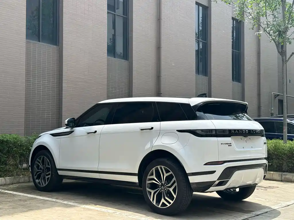 Range Rover Evoque New Energy 2022 Evoque L P300e plug-in electric hybrid version купить на сайте DeffCars