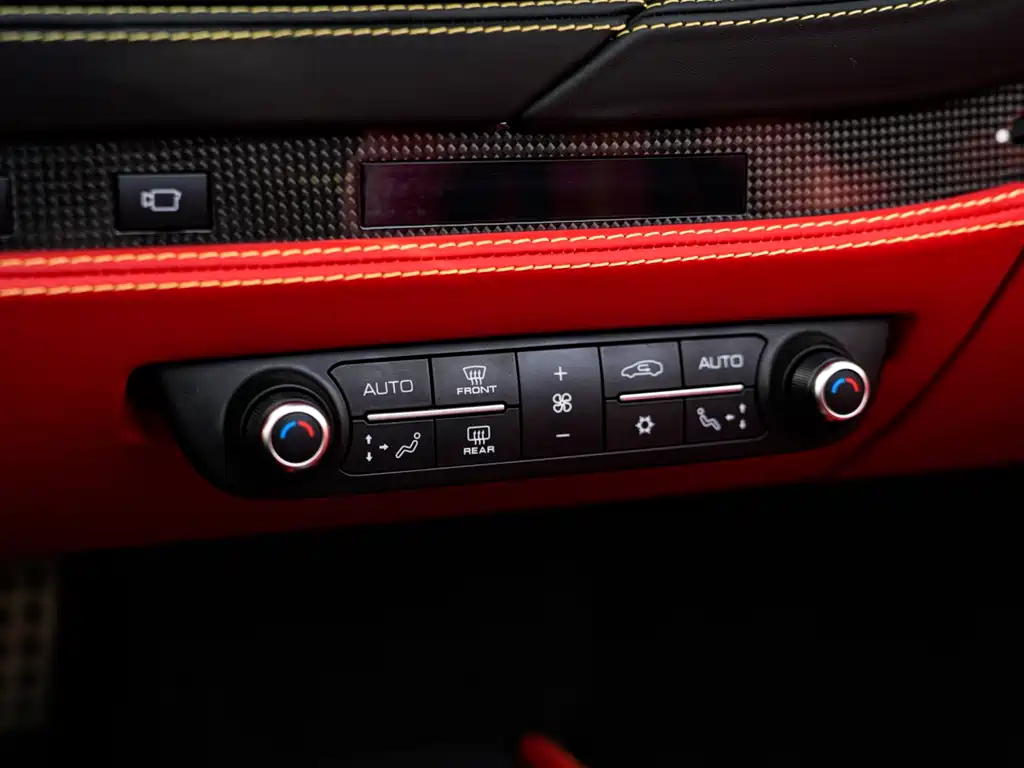 Ferrari F8 2020 Spider 3.9T V8 купить на сайте DeffCars